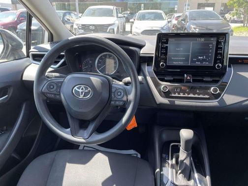 Blizzard Pearl 2020 Toyota Corolla LE