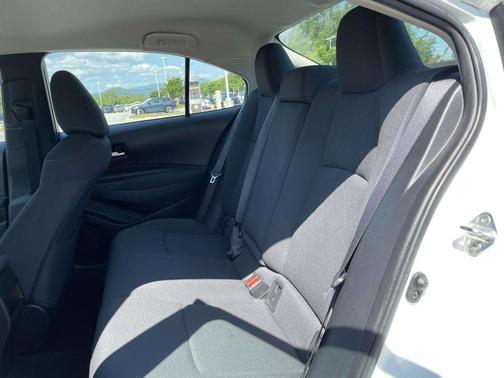 Blizzard Pearl 2020 Toyota Corolla LE