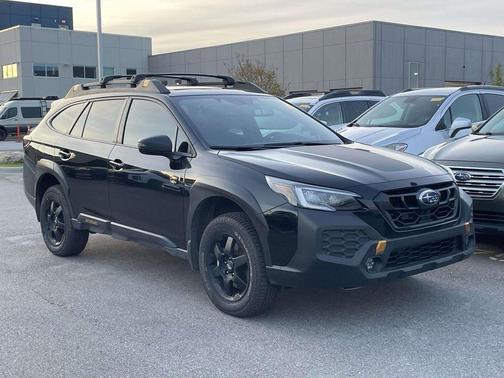 Crystal Black Silica 2025 Subaru Outback Wilderness