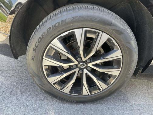 Black 2023 Volvo XC60 B5 Plus Bright Theme