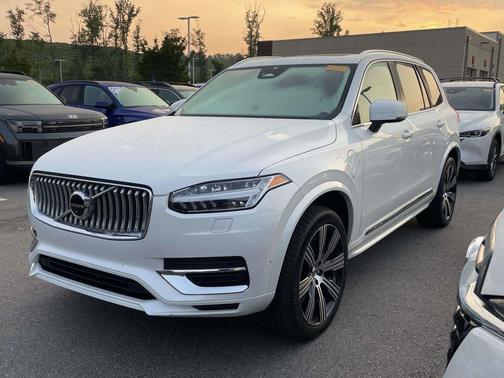 Crystal White Metallic 2023 Volvo XC90 Recharge Plug-In Hybrid T8 Plus 6-Seater