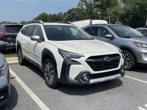 Crystal White Pearl 2023 Subaru Outback Touring XT