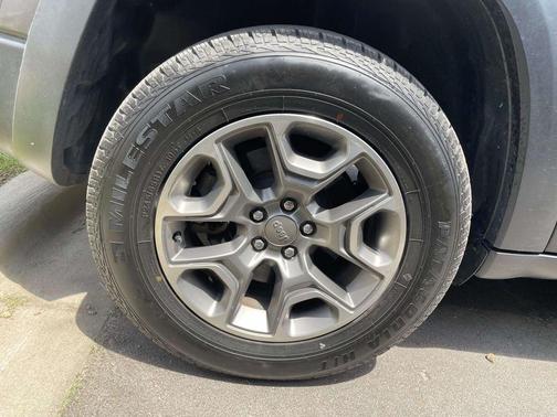 Granite Crystal Clearcoat Metallic 2021 Jeep Cherokee Trailhawk