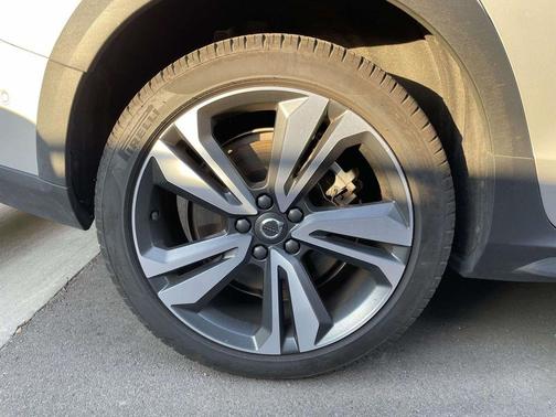 2025 Volvo V60 Cross Country B5 Plus