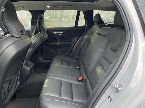 2025 Volvo V60 Cross Country B5 Plus