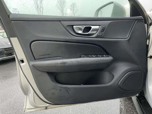 2025 Volvo V60 Cross Country B5 Plus