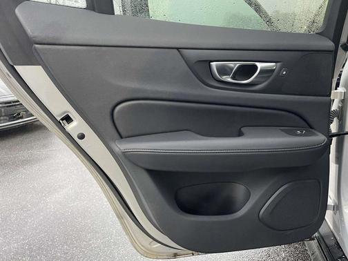 2025 Volvo V60 Cross Country B5 Plus