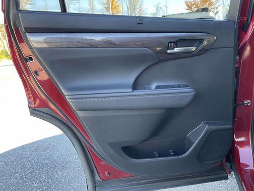 2023 Toyota Highlander Hybrid Limited