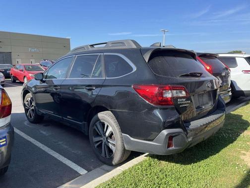 Crystal Black Silica 2018 Subaru Outback 2.5i Limited