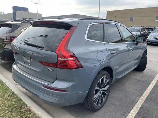 2022 Volvo XC60 B5 Momentum