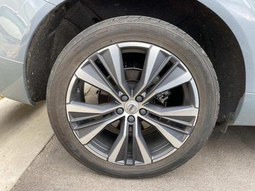 2022 Volvo XC60 B5 Momentum