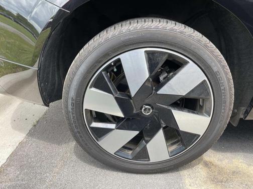 Onyx Black Metallic 2025 Volvo XC60 Plug-In Hybrid T8 Plus