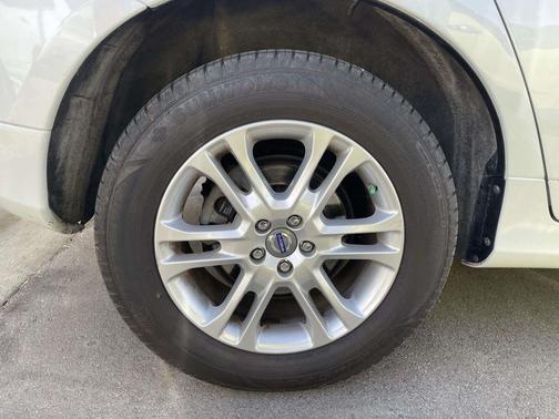 Crystal White Pearl 2015 Volvo XC60 T5 Platinum