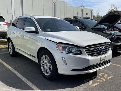 Crystal White Pearl 2015 Volvo XC60 T5 Platinum