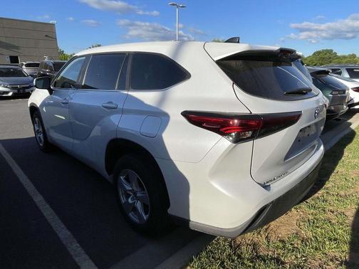 Wind Chill Pearl 2023 Toyota Highlander LE