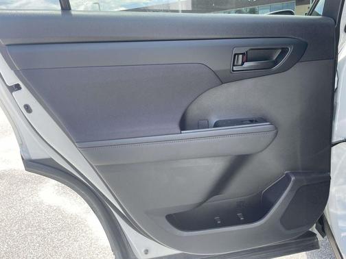 Wind Chill Pearl 2023 Toyota Highlander LE