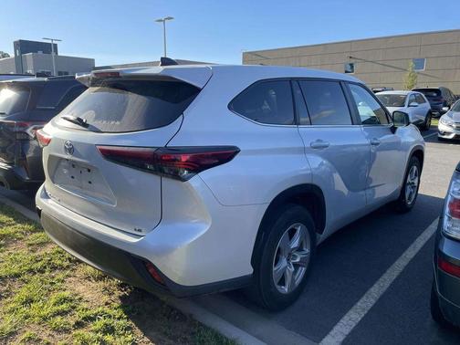 Wind Chill Pearl 2023 Toyota Highlander LE
