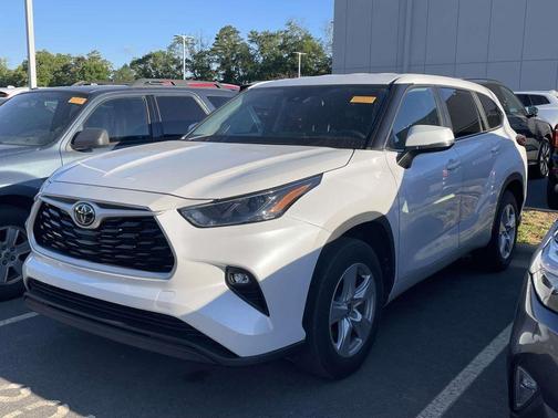 Wind Chill Pearl 2023 Toyota Highlander LE