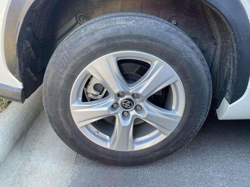 Wind Chill Pearl 2023 Toyota Highlander LE