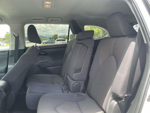 Wind Chill Pearl 2023 Toyota Highlander LE