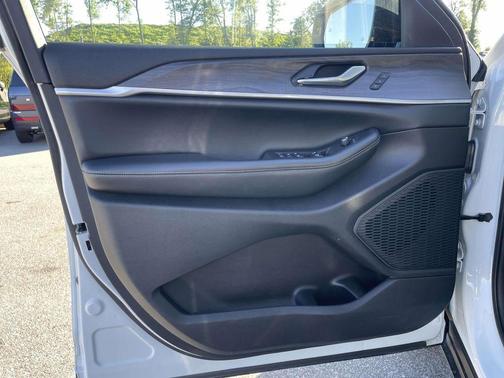 Bright White Clearcoat 2023 Jeep Grand Cherokee L Limited