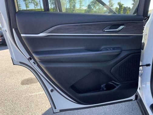 Bright White Clearcoat 2023 Jeep Grand Cherokee L Limited
