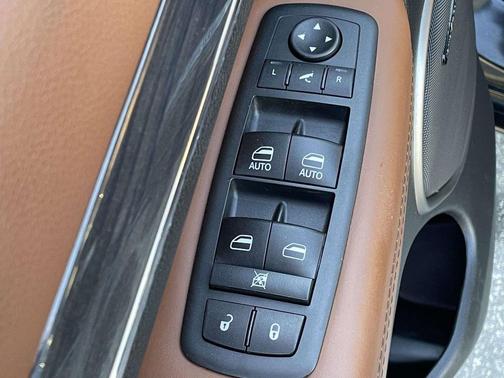 Diamond Black 2020 Jeep Grand Cherokee Overland
