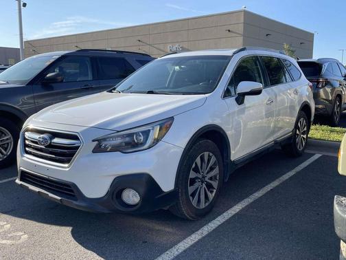 Crystal White Pearl 2019 Subaru Outback 3.6R Touring