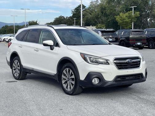 Crystal White Pearl 2019 Subaru Outback 3.6R Touring