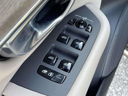 2025 Volvo XC90 Plug-In Hybrid T8 Ultra 7-Seater