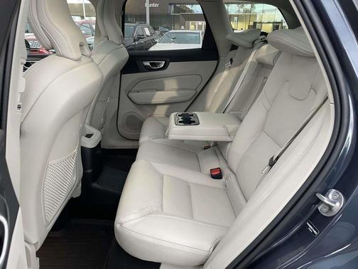 Denim Blue Metallic 2026 Volvo XC60 Plug-In Hybrid T8 Ultra