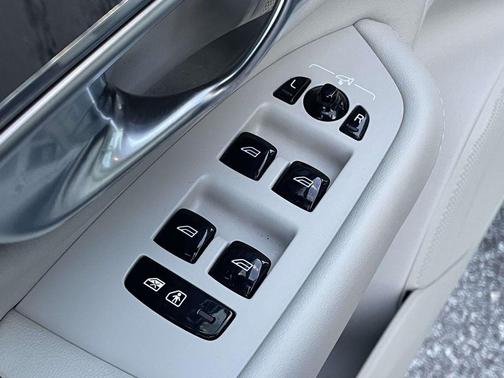 2024 Volvo XC90 Recharge Plug-In Hybrid T8 Plus 6-Seater