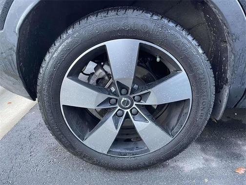 2021 Volvo XC40 T5 Momentum