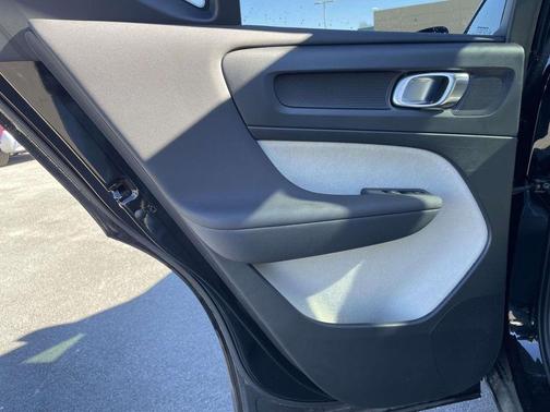 2021 Volvo XC40 T5 Momentum