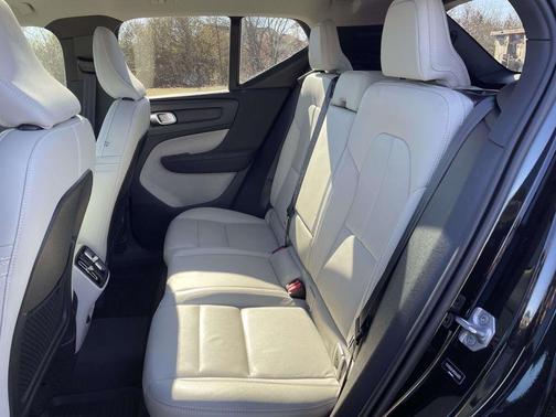2021 Volvo XC40 T5 Momentum