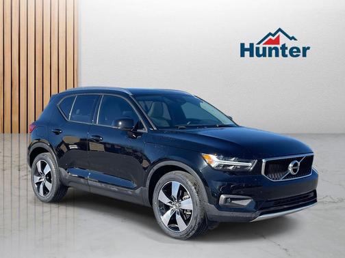 2021 Volvo XC40 T5 Momentum