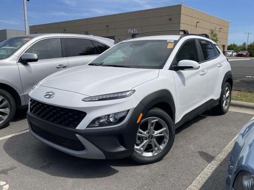 Lunar White 2022 Hyundai KONA SEL