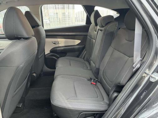 2023 Hyundai TUCSON SE