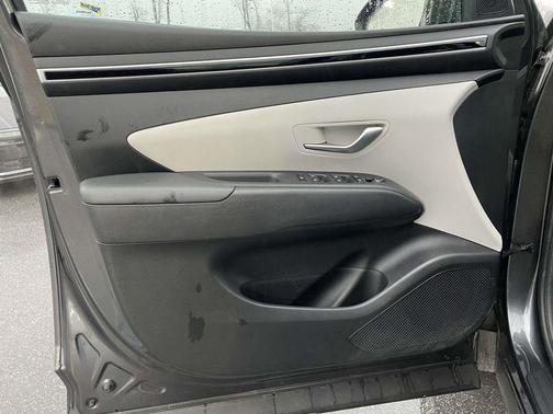 2023 Hyundai TUCSON SE
