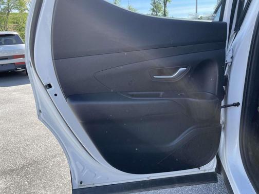 Ice White 2022 Hyundai SANTA CRUZ 2.5L SEL