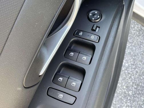 Ice White 2022 Hyundai SANTA CRUZ 2.5L SEL