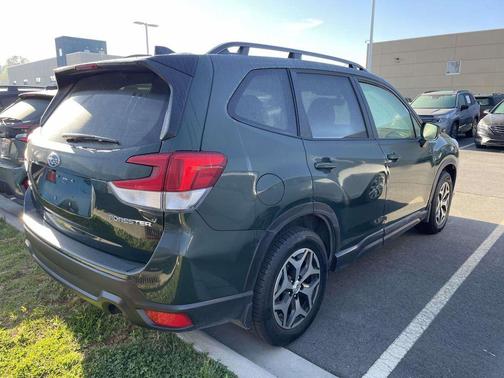 2024 Subaru Forester Premium