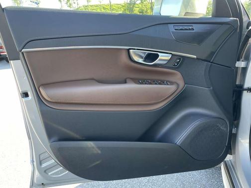 Silver 2023 Volvo XC90 Recharge Plug-In Hybrid T8 Ultimate Bright Theme 7-Seater