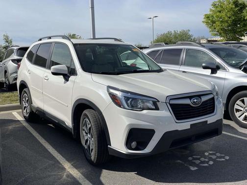 Crystal White Pearl 2019 Subaru Forester Premium