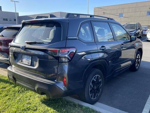 Magnetite Gray Metallic 2025 Subaru Forester