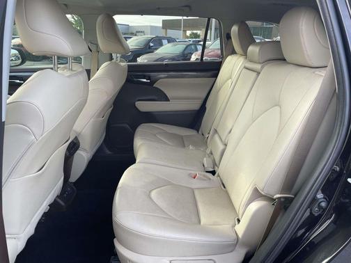 Opulent Amber 2020 Toyota Highlander Limited