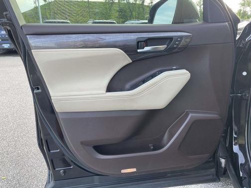 Opulent Amber 2020 Toyota Highlander Limited