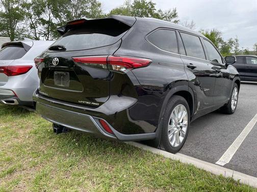 Opulent Amber 2020 Toyota Highlander Limited