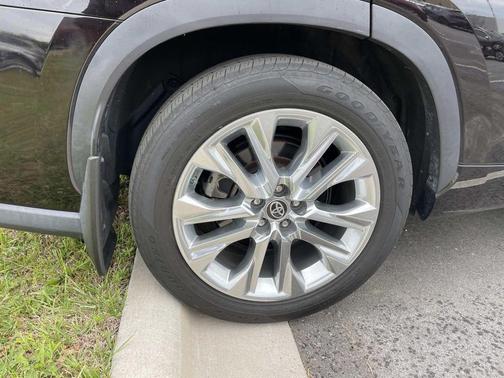 Opulent Amber 2020 Toyota Highlander Limited