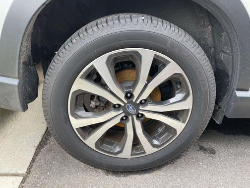 Crystal White Pearl 2021 Subaru Forester Limited